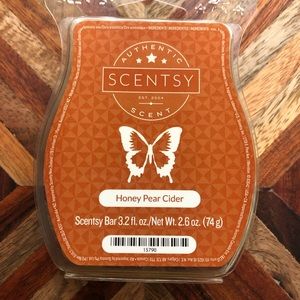 4 Honey Pear Cider Scentsy 3.2 fl oz Each contains 8 cubes/total of 32 cubes.